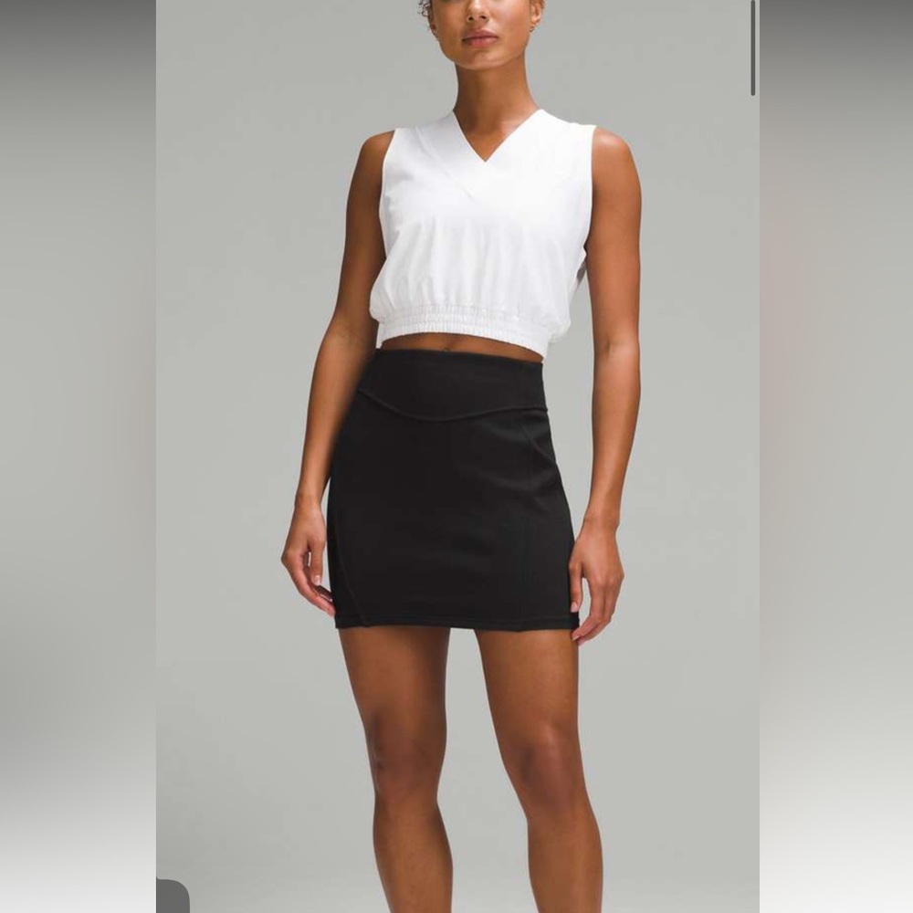 101. 2024 Lululemon Scuba High-Rise Mini Skirt
Black